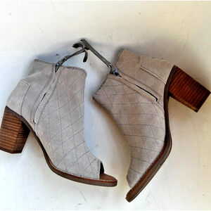 TOMS Gray Suede Diamond Stitch Peep Toe Side Zip Ankle Bootie Boots Size 7.5 W